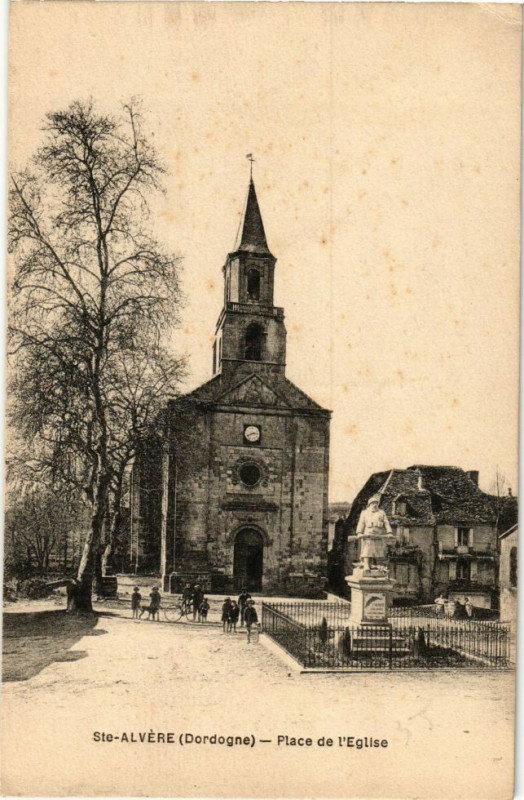 Carte postale ancienne Sainte-Alvere-Place de l'Eglise