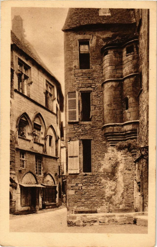 Carte postale ancienne Sarlat-Petite ville ancienne trés interessante