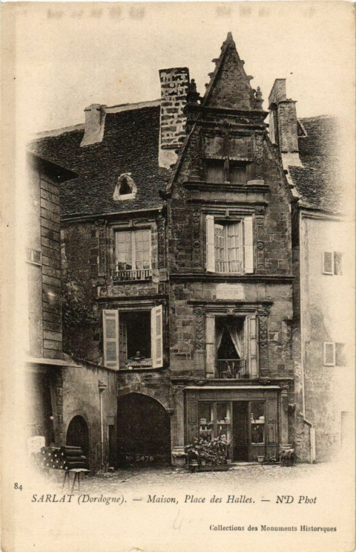 Carte postale ancienne Sarlat-Maison-Place des Halles
