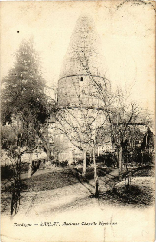 Carte postale ancienne Sarlat-Ancienne Chapelle Sépulcrale