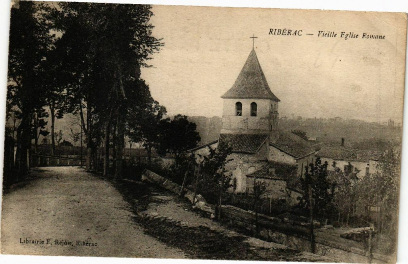 Carte postale ancienne Riberac-Vieille Eglise Romane à Ribérac