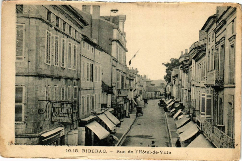 Carte postale ancienne Riberac-rue de l'Hotel de Ville à Ribérac