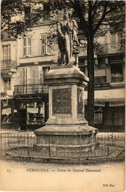 Carte postale ancienne Perigueux-Statue du Général Daumesnil à Périgueux