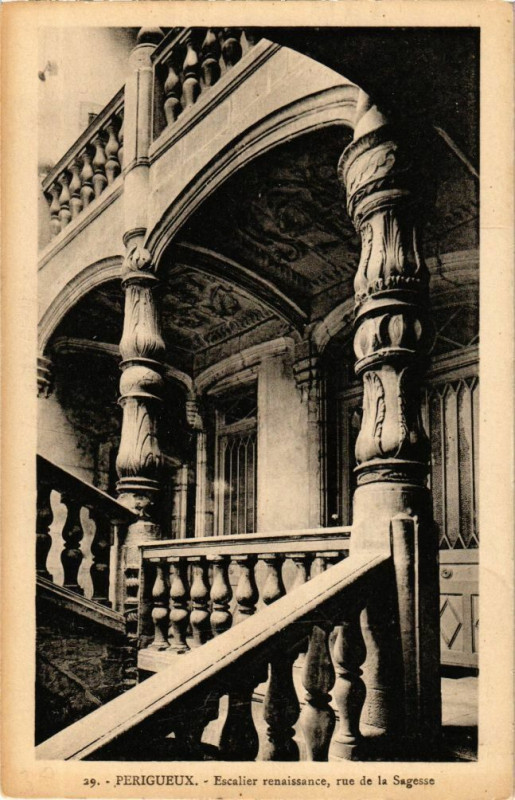 Carte postale ancienne Perigueux-Escalier Renaissance ru de la Sagesse à Périgueux
