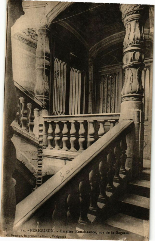 Carte postale ancienne Perigueux-Escalier Renaissance ru de la Sagesse à Périgueux