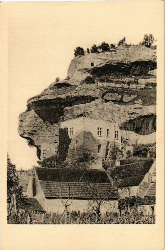 Carte postale ancienne Les Eyzies-Les Grands rochers et le Musée préhistorique aux Eyzies