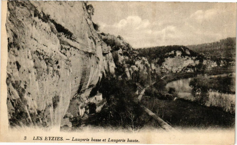 Carte postale ancienne Les Eyzies-Laugerie basse et Laugerie haute aux Eyzies