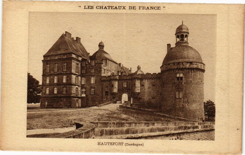Carte postale ancienne Les Chateaux de France-Hautefort à Hautefort