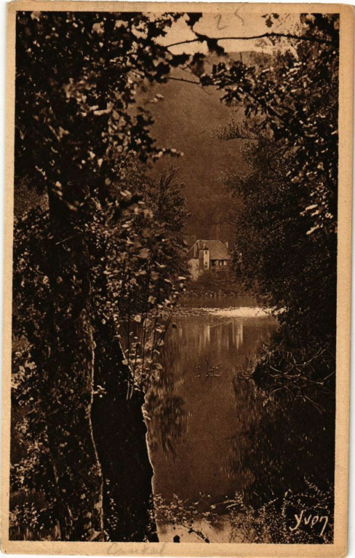 Carte postale ancienne La Région du Limousin-Reflet dans la Dordogne a Beaulieu