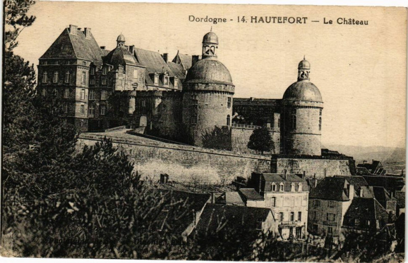 Carte postale ancienne Hautefort-Le Chateau à Hautefort