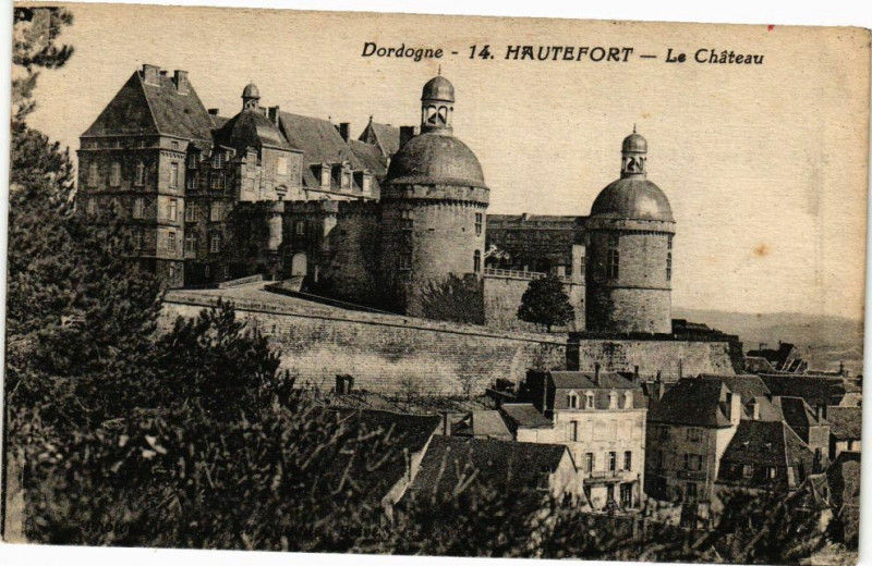Carte postale ancienne Hautefort-Le Chateau à Hautefort