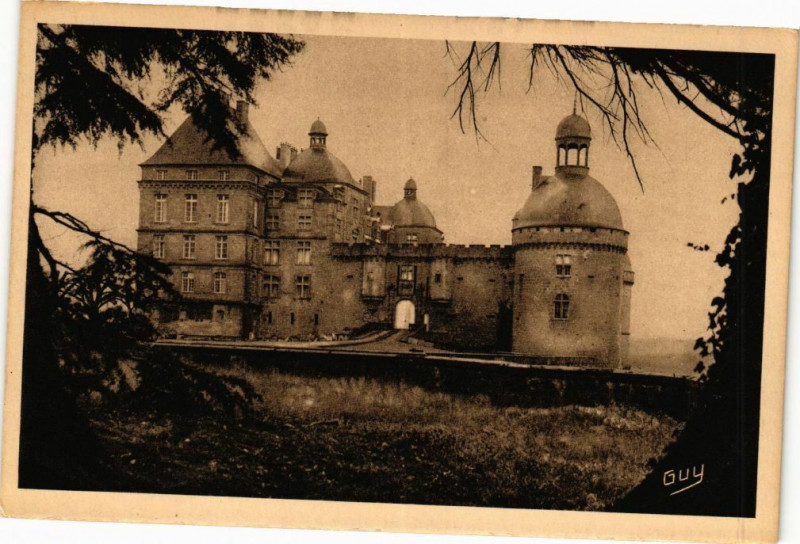 Carte postale ancienne Hautefort-Jardin du Chateau à Hautefort