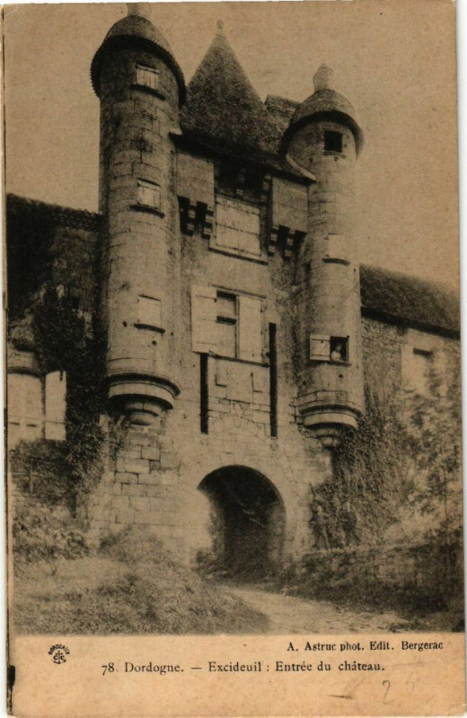Carte postale ancienne Excideuil-Entrée du Chateau à Excideuil
