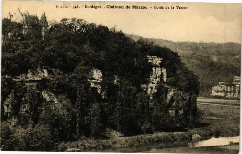 Carte postale ancienne Dordogne - Chateau de Marzac-Bords de la Vezere