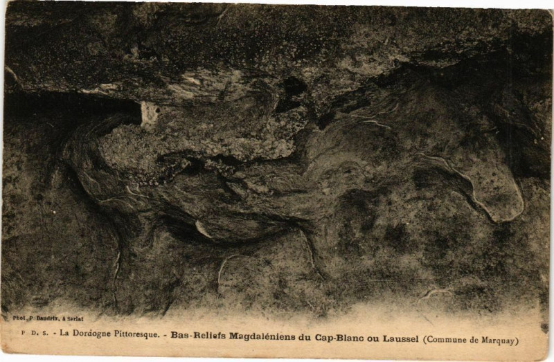 Carte postale ancienne Dordogne - Bas Reliefs Magdaléniens du Cap Blanc ou Laussel