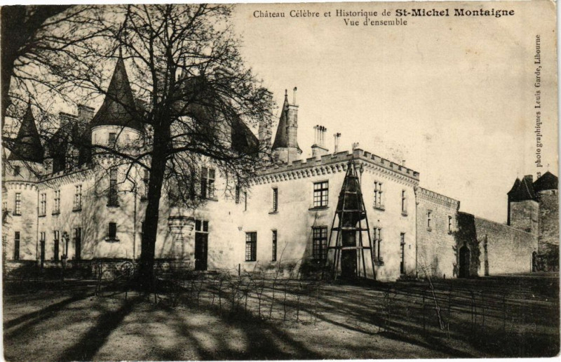 Carte postale ancienne Chateau Célébre, Historique de Saint-Michel Montaigne-Vue d'ensemble