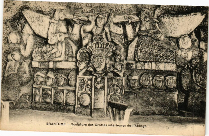 Carte postale ancienne Brantome-Sculpture des Grottes intérieures de l'Abbaye