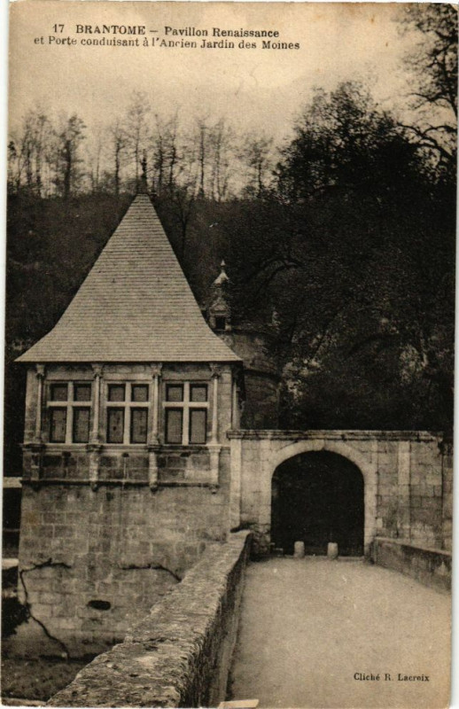 Carte postale ancienne Brantome-Pavillon Renaissance Porte conduisant a l'Ancien Jardin