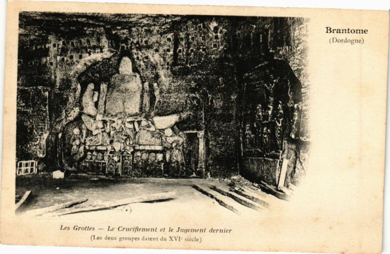 Carte postale ancienne Brantome-Les Grottes-Le Crucifiement et le Jugement dernier