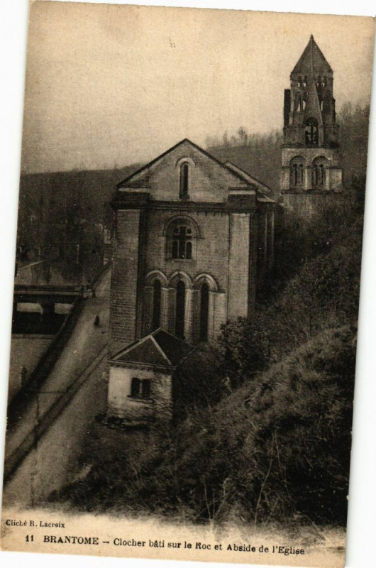 Carte postale ancienne Brantome-Clocher bati sur le Roc et Abside de l'Eglise