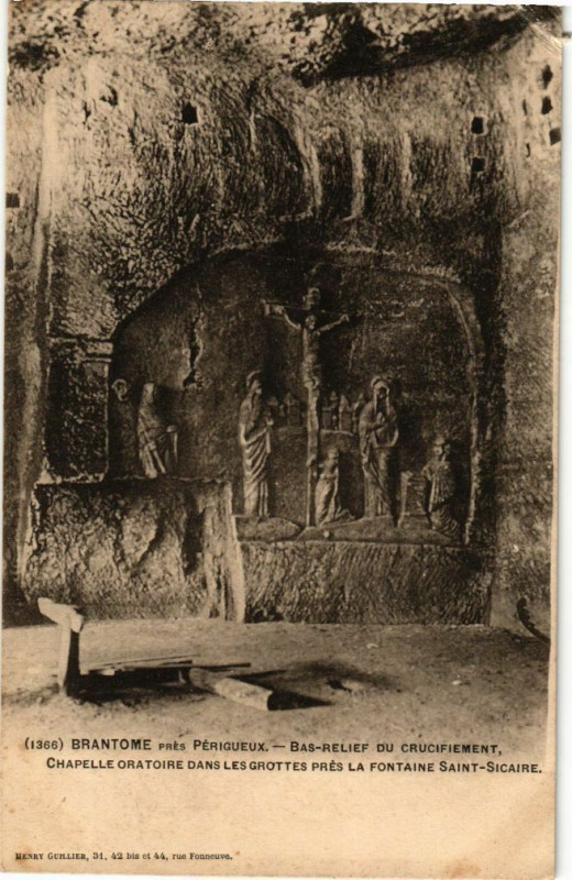 Carte postale ancienne Brantome-Bas Relief du Crucifiement Chapelle Oratoire