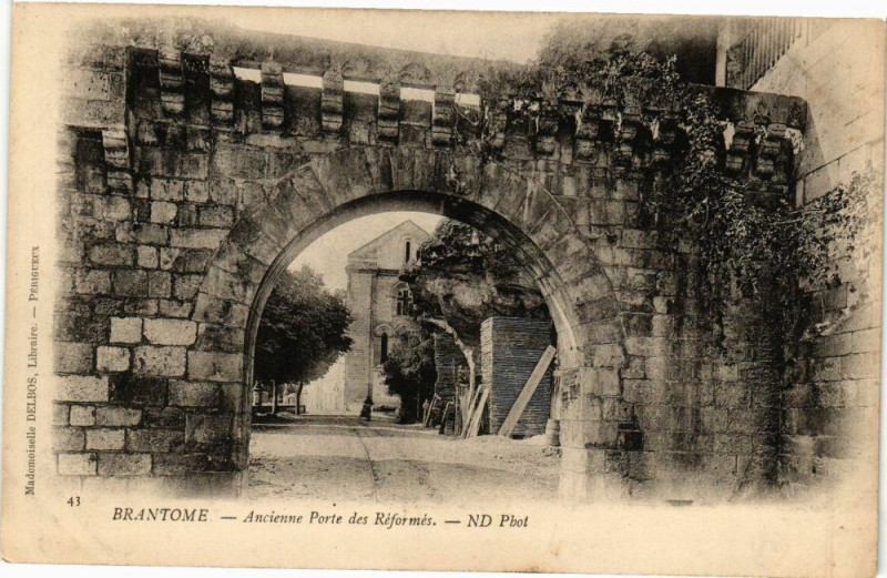 Carte postale ancienne Brantome-Ancienne Porte des Réformés