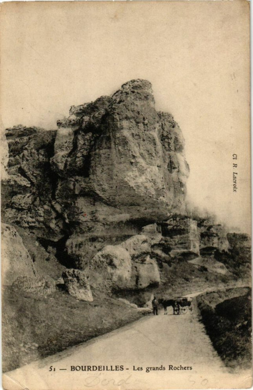 Carte postale ancienne Bourdeilles-Les grands Rochers à Bourdeilles