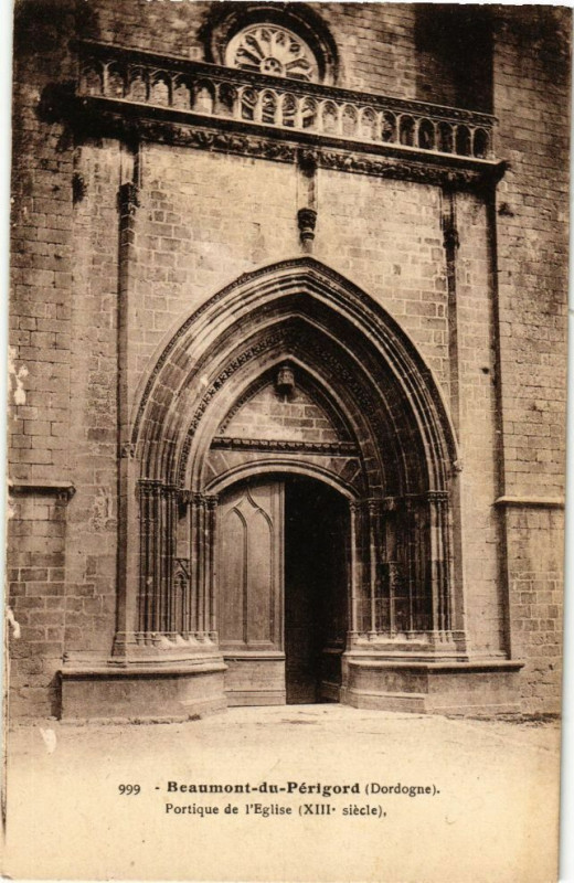 Carte postale ancienne Beaumont du Perigord-Portique de l'Eglise