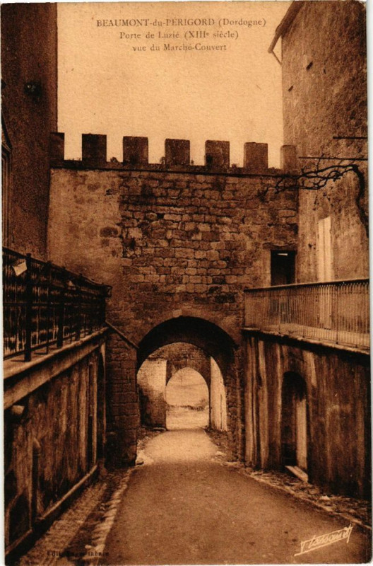 Carte postale ancienne Beaumont du Perigord-Porte de Luzié