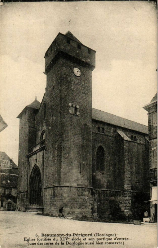 Carte postale ancienne Beaumont du Perigord-Eglise fortifiée du XIVe siécle