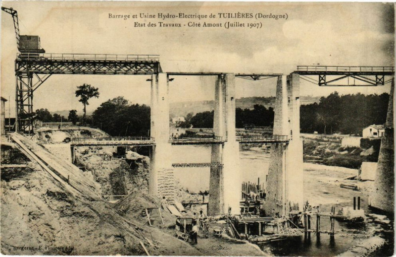 Carte postale ancienne Barrage et Usine Hydro Electrique de Tuilieres
