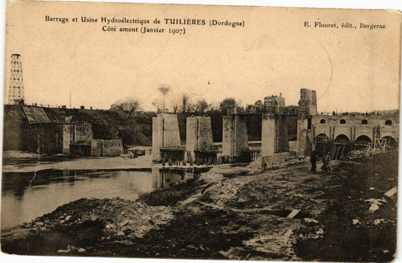 Carte postale ancienne Barrage et Usine Hydro electrique de Tuilieres