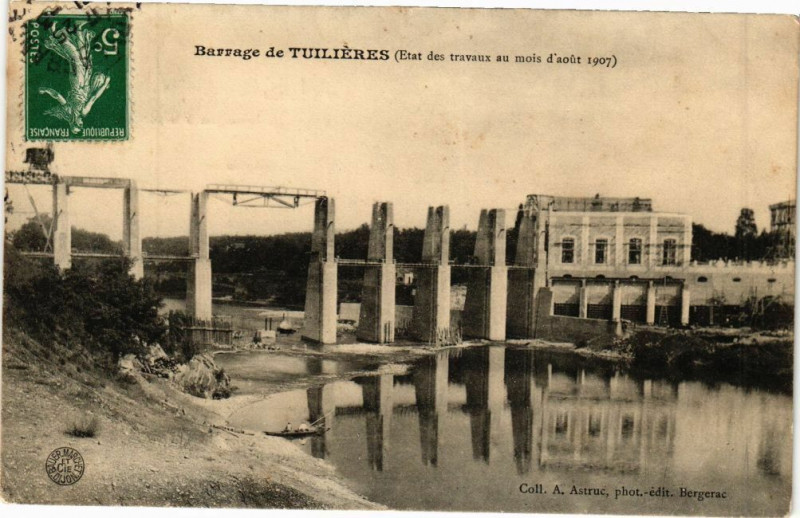 Carte postale ancienne Barrage de Tuilieres