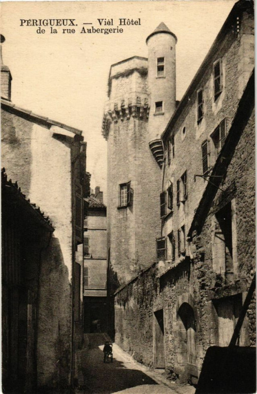 Carte postale ancienne Perigueux-Viél Hotel de la rue Aubergrie à Périgueux