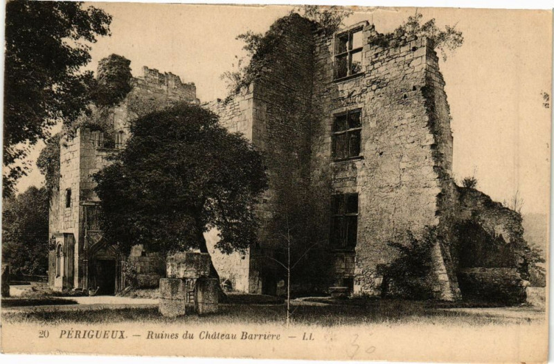 Carte postale ancienne Perigueux-ruines du Chateau Barriere à Périgueux