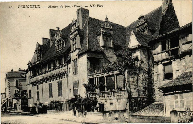 Carte postale ancienne Perigueux-Maison du Pont Vieux à Périgueux