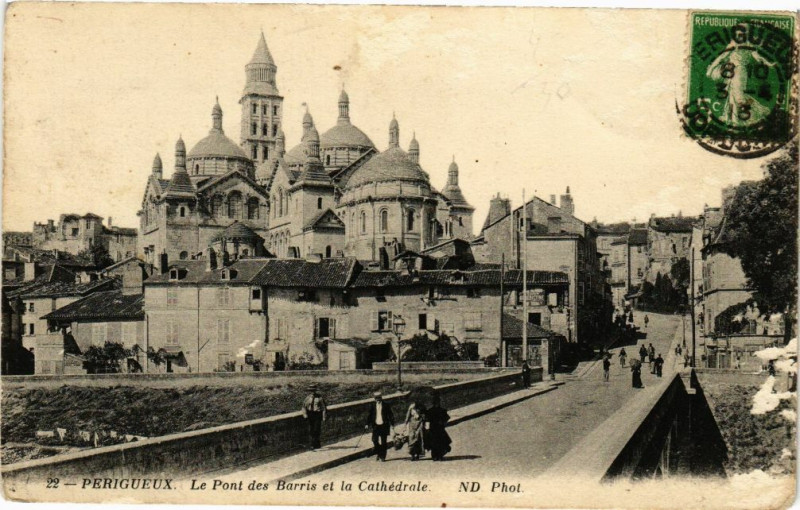 Carte postale ancienne Perigueux-Le Pont des Barris et la Cathédrale à Périgueux
