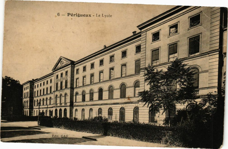 Carte postale ancienne Perigueux-Le Lycée à Périgueux