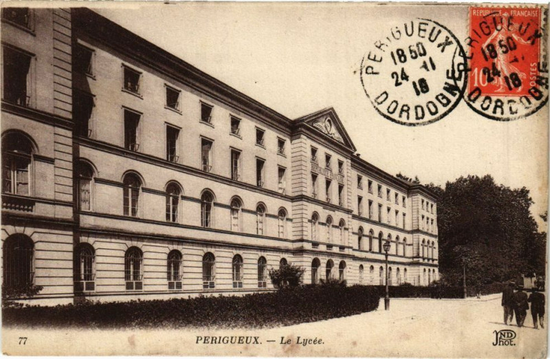 Carte postale ancienne Perigueux-Le Lycée à Périgueux