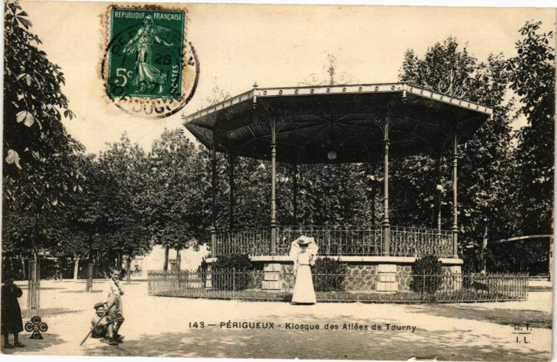 Carte postale ancienne Perigueux-Kiosque des Allées de Tourny à Périgueux