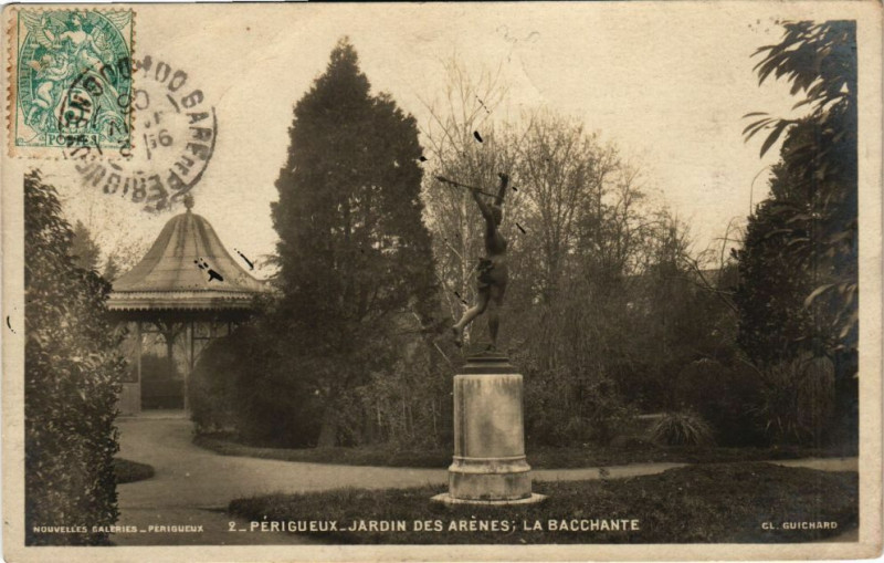 Carte postale ancienne Perigueux-Jardins des Arénes-La Bacchante à Périgueux