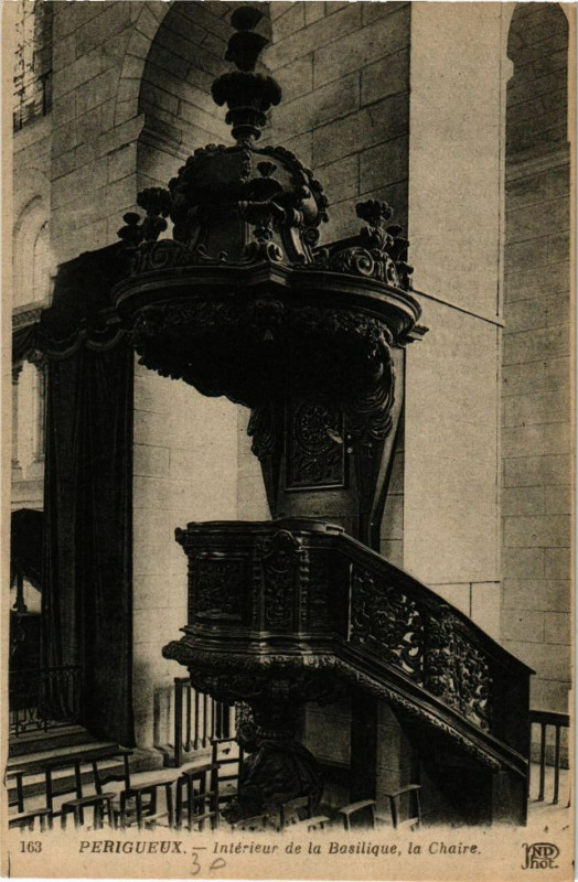 Carte postale ancienne Perigueux-Intérieur de la Basilique la Chaire à Périgueux