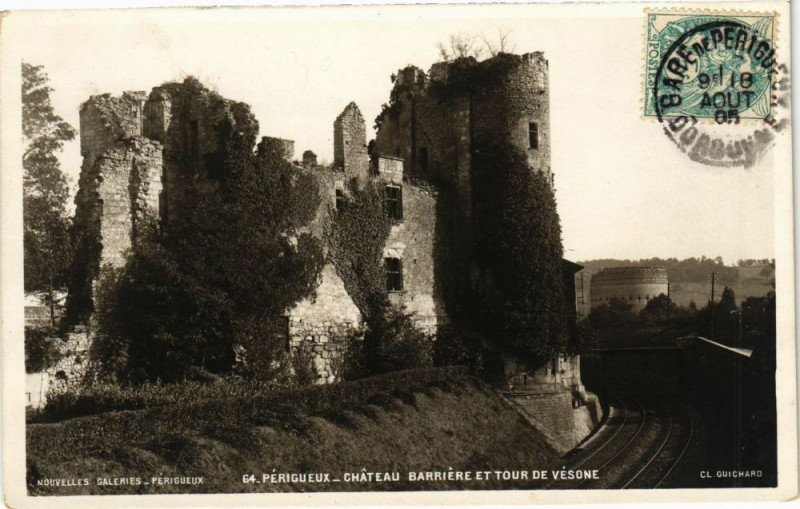 Carte postale ancienne Perigueux-Chateau Barriere et Tour de Vésone à Périgueux