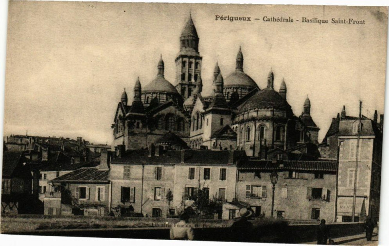 Carte postale ancienne Perigueux-Cathédrale-Basilique Saint-Front à Périgueux
