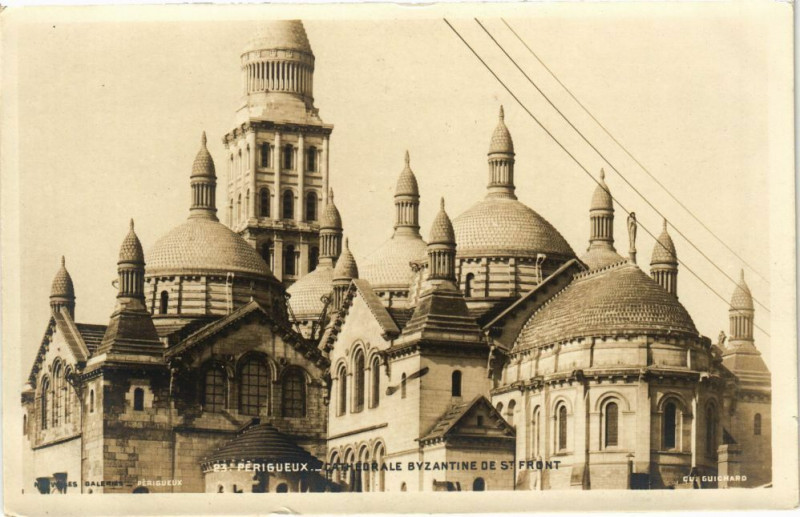 Carte postale ancienne Perigueux-Cathédrale Byzantine de Saint-Front à Périgueux
