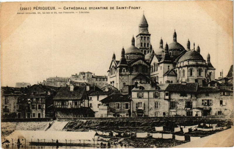 Carte postale ancienne Perigueux-Cathédrale Byzantine de Saint-Front à Périgueux