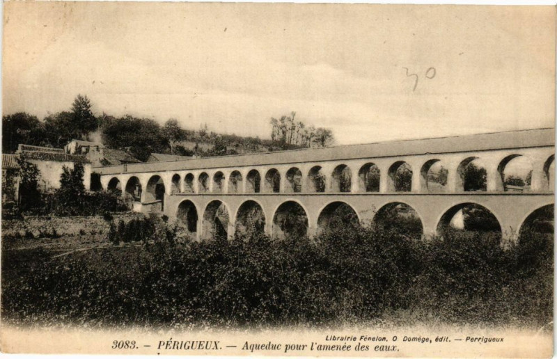 Carte postale ancienne Perigueux-Aqueduc pour l'amenée des eaux à Périgueux