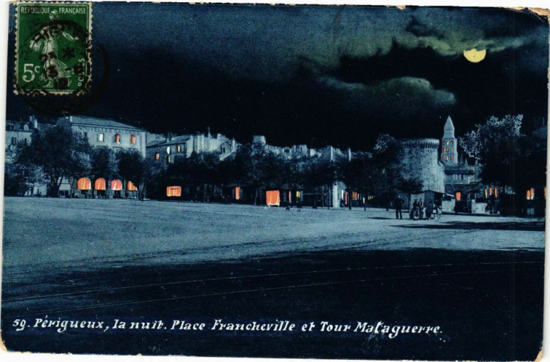 Carte postale ancienne Perigueux la nuit-Place Francheville et Tour Mataguerre à Périgueux