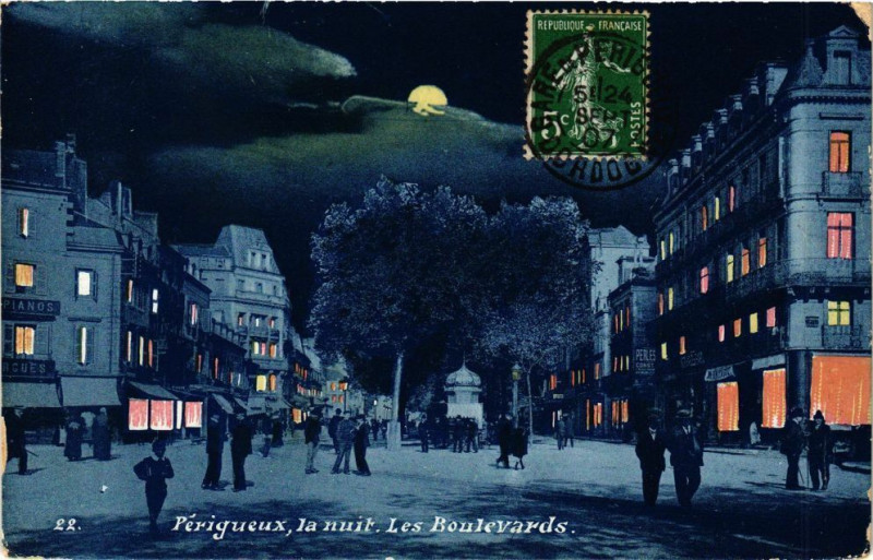 Carte postale ancienne Perigueux la nuit-Les Boulevard à Périgueux