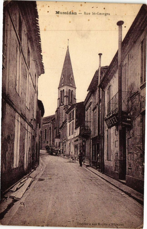 Carte postale ancienne Mussidan-Rue Saint-Georges à Mussidan